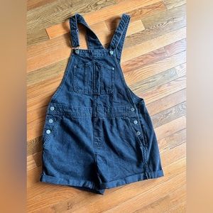 BNWOT Black Old Navy Short Overalls Size Small (2/4)